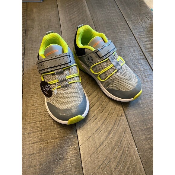Saucony Other - Saucony child flash glow sneaker
